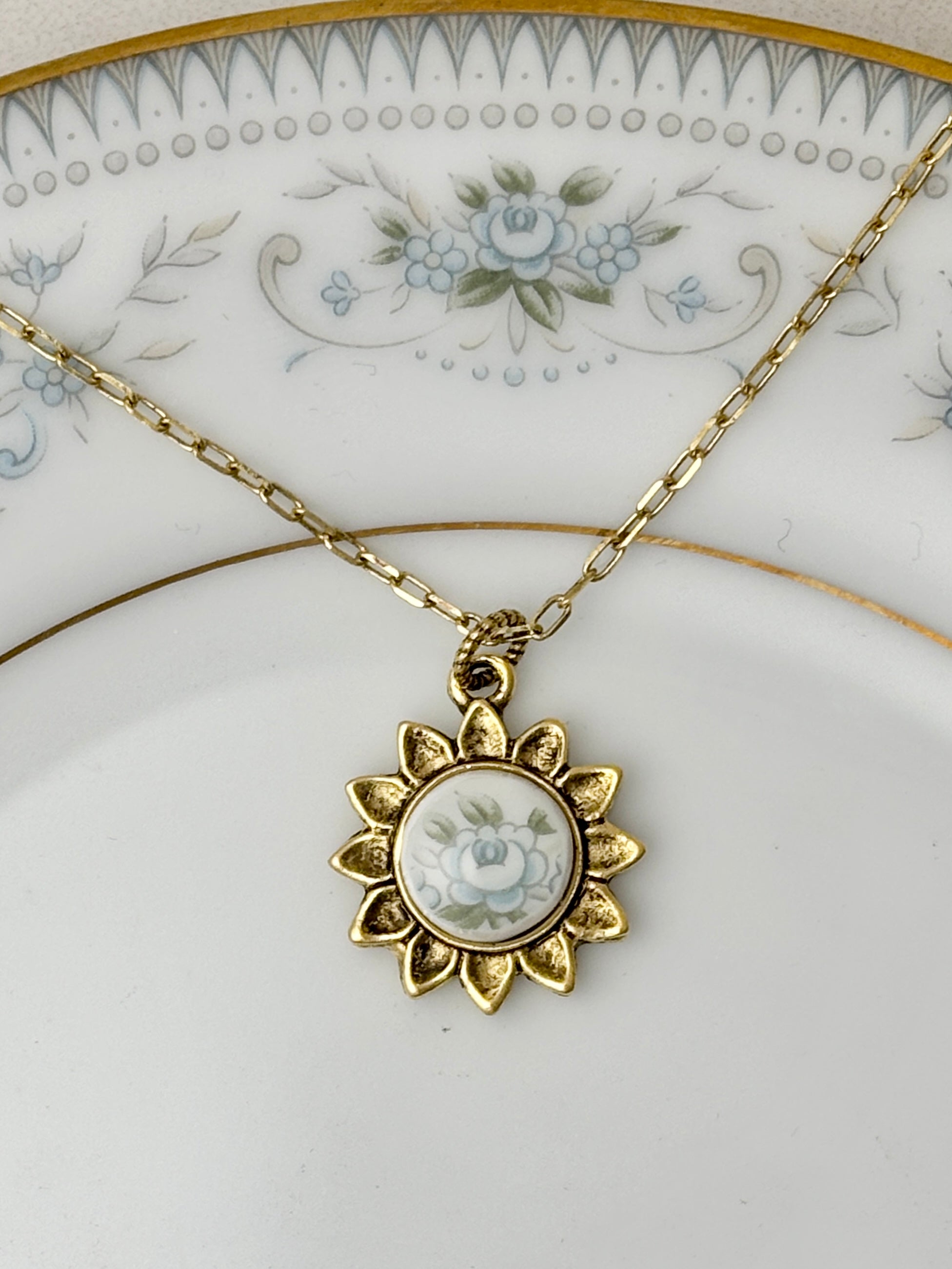 Noritake Noble Gold Sunflower  Necklace