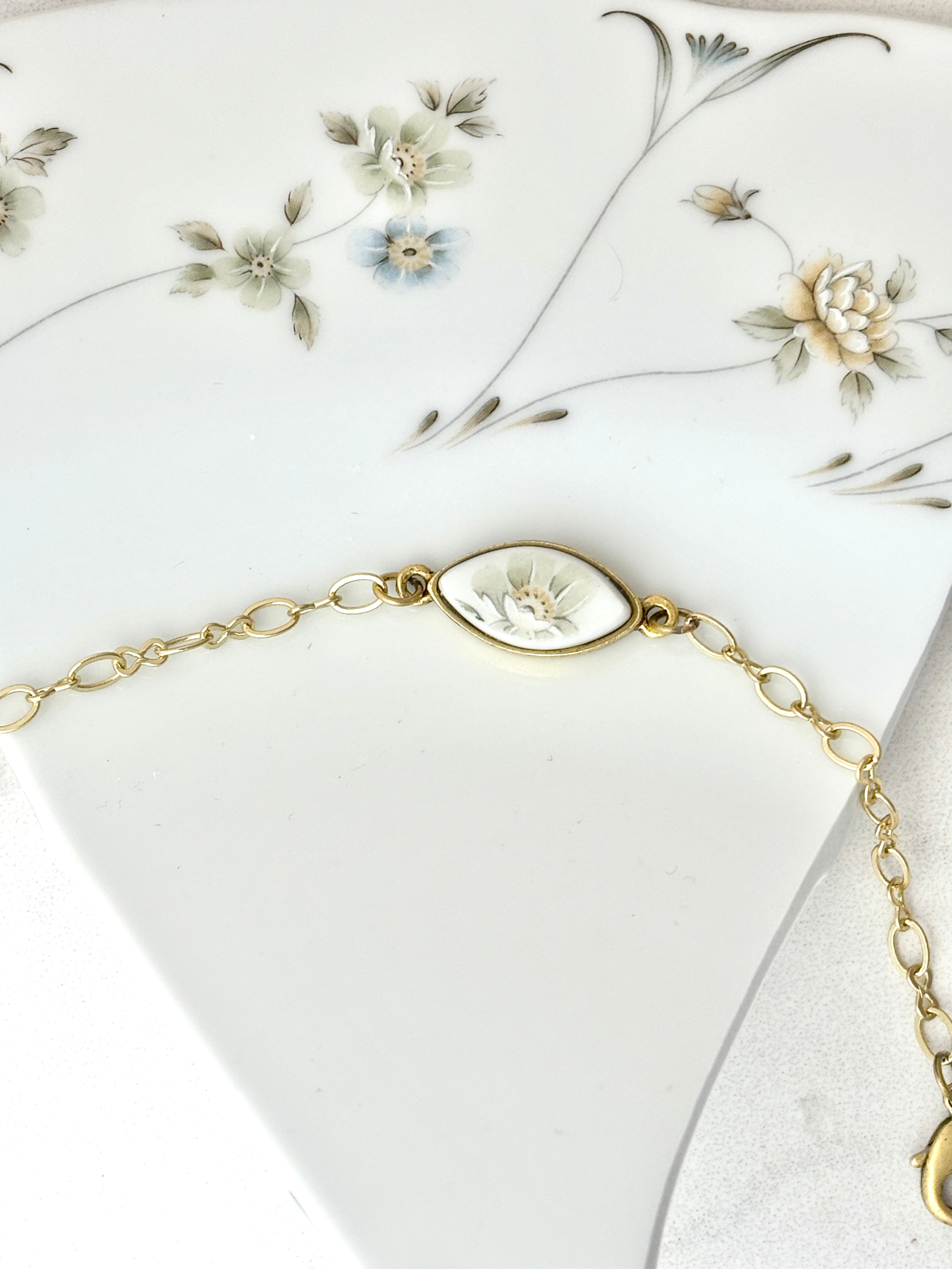 Home Beautiful Briarwood China Gold Bracelet