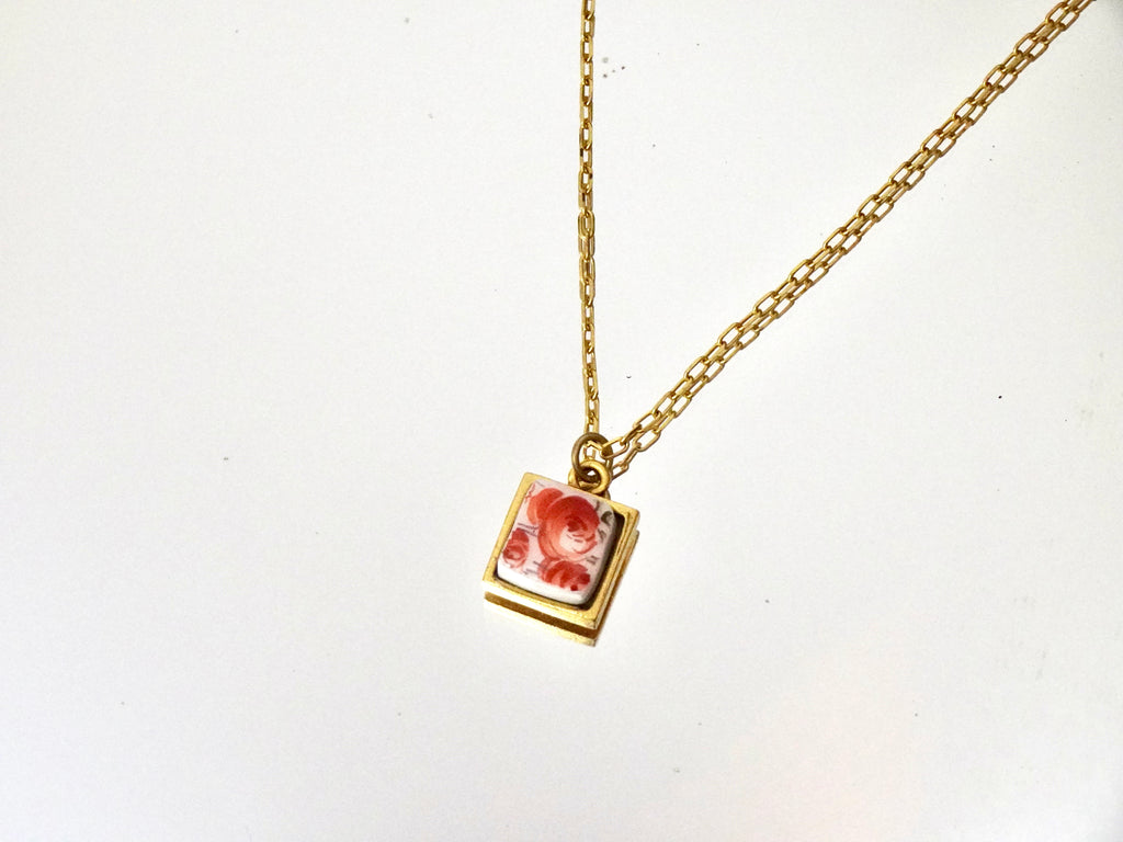 Red Rose Gold Antique Gold Necklace