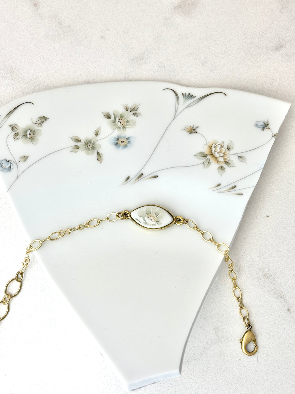 Home Beautiful Briarwood China Gold Bracelet